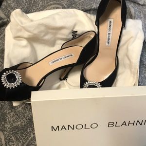 Manolo Blahnik satin Dorsey Pump. Swarovski Cryst.